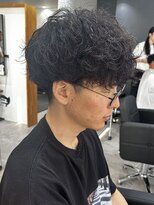 ヒュイル バイ ニアウ(Hwyl by Niau)&nbsp;メンズマッシュパーマニュアンスパーマスパイラルパーマ刈り上げ