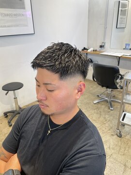 ザデイ カットアンドカルチャーショップ(THE DAY CUT&CULTURE SHOP) フェザーアップ