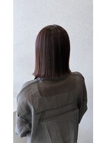 ロエ(Lowe') レッドブラウン×切りっぱなしボブ