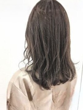 ベルフェミンアプレ(Belle femin Apres) グレージュカラー 透明感カラー 艶髪 顔周りレイヤー ウルフ