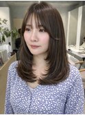 ふわっと揺れるくびれミディアムレイヤー×まろやかベージュ
