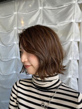 イロ(iro*) ☆ふわっと似合わせラテベージュくびれボブ