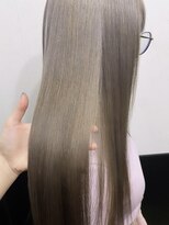 ラグナ(LAGUNA)&nbsp;【ミルクティベージュ/ロング/ブリーチ/20代】