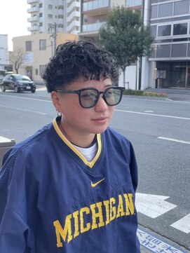 ジン(JIN) ☆軽すぎないスペインカール☆フェードカット☆久留米☆