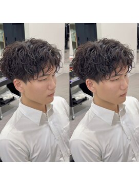 ブライト(BRIGHT) センターパートツイストスパイラルパーマ