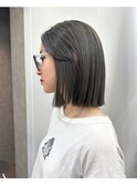 切りっぱなしミディアムボブオリーブベージュグレージュ前髪なし