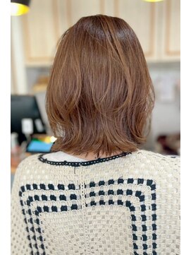 ネオリーブ クーロ(Neolive curro) 外はねレイヤーボブ×髪質改善カラー 酸性ストレート