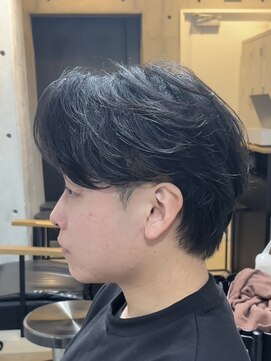 ブルニール 心斎橋(BLEUNIR) フェザーパーマ刈り上げなしセンターパート新社会人ヘア