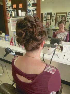 ヘアセットサロンエッジ(Edge) 前髪スッキリカールアップ