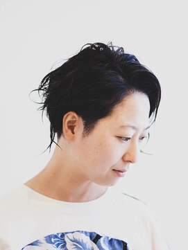 ニーイチイチ(211) 似合わせカットイメチェン/暗めカラー/アッシュブラック