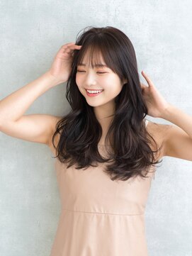 トッカ ヘアアンドトリートメント 難波店 ゆるふわウェーブのロングスタイル