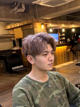 ミオ ベガ(Mio'' VEGA) ピンクグレージュ束感アップバング