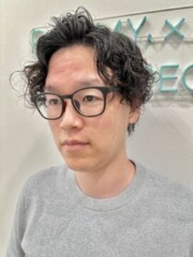 ロミーオム 本厚木(ROMMY. Homme) ツーブロック刈り上げスパイラルパーマアップバングメンズヘア