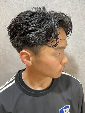 グラビートーキョー(GRABY tokyo) センターパート×ソフトスパイラルパーマ×ツーブロック