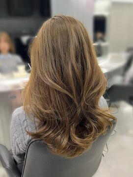 ジーナリア(Xena ria) 《Kaho》オリーブ/ベージュ/レイヤーカット