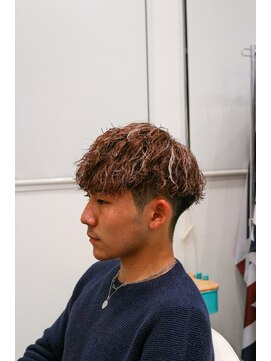 キューカンバー(CUCUMBER) 波巻きパーマ × ハイライト