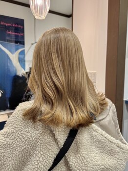 理想のカラーにトレンドもプラス！季節にあわせた透明感カラーにしてみませんか？