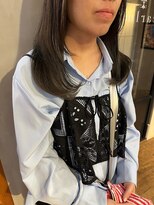 カールム(carlm) 透明感たっぷりのオリーブグレージュ×レイヤースタイル