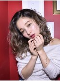 大人ミディ_耳かけウェーブパーマフォギーベージュ_87298