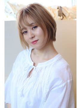 ビーワールド(B WORLD) ミルクティーベージュでくびれシルエットの小顔ショート【藤枝】