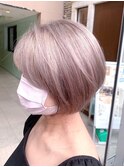 前下がりショートにピンクベージュ