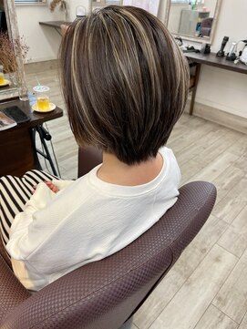 ヘアー アトリエ アンジー(Hair Atelier Angee) ショートのコントラストハイライトカラー