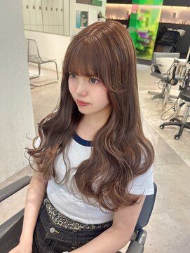 ユーフォリア 渋谷グランデ(Euphoria SHIBUYA GRANDE) ミルクティーグレージュ　透明感　ウェーブ巻き　YUKI