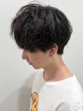 ヒュイル バイ ニアウ(Hwyl by Niau) メンズマッシュパーマ波巻スパイラルパーマツイスト刈り上げ