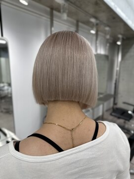 サンク 原宿 表参道(cinq) 顎ラインボブミルクティーベージュ透明感カラーワイドバング