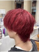 秋のブリーチカラーレッドで色気あるウルフカット