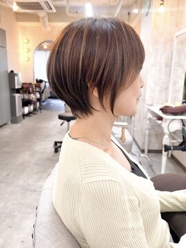 シシ 大宮(She 2.) ショート/ショートボブ/ショートカット/丸みショート/大宮