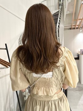 アトレ 梅田店(attrait) ベージュロングは上質感が決め手。大人っぽい仕上がり
