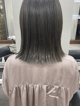 デイジー(Daisy) 天神/福岡/切りっぱなしボブ/ロブ/カーキグレージュ