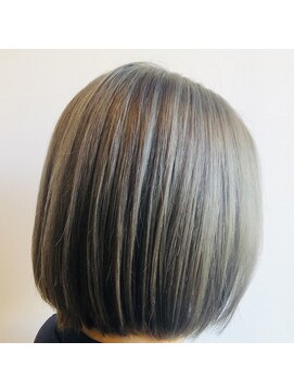 アライアオーロ(Alaiaolo) 丸みショートボブ