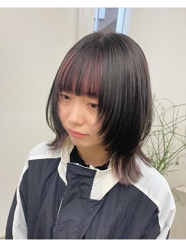 キー(kii) 福岡/薬院/天神　ウルフカット × インナーカラー　20代