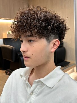 エルマーク 梅田(L-MARK) スペインカールスパイラルパーマツイストパーマフェード短髪