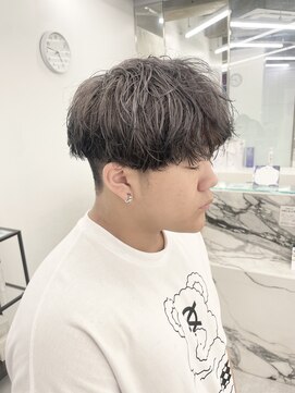 ブラウン(Brown) マッシュカット×シルバーエンドカラー