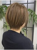 くびれショートボブ40代50代グレイカラー白髪ぼかしハイライト