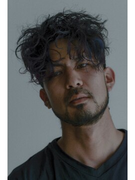 ユーゼンバーバーエアーストリームベース(YUZEN BARBER AIR STREAM BASE) "渡利流"センターパートウルフパーマスタイル サイドフェード