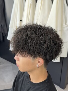 ウノ(U.No.) 縦落ちツイストスパイラルパーマ