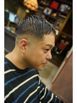 フォーコーナーズカットショップスリーセント 栄(FourCornersCutShop 3/cent) フェードショート