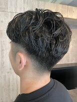 ディシェーレローブ(die Schere Lob)&nbsp;直毛でも動く◎フェード×柔らかパーマ