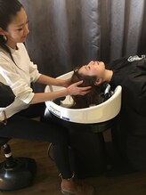 ～シャンプー&ヘッドスパ～　フルフラットなシャンプーブースで」堪能♪