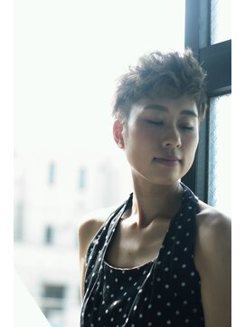 ソラ(sora) ツーブロック女子のクールビューティーショート