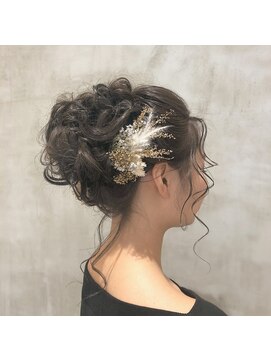イル(ill) アップスタイルヘアアレンジ