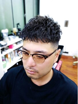 ヘアーワークス バレル(HAIR WORKS Barrel) 短め　クロップスタイル