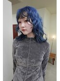 レイヤーカット　ライトブルーヘアー