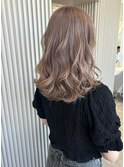 ピンクベージュ