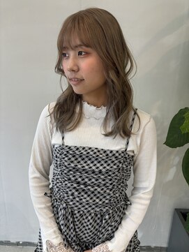 イル(ill) ミルクティーグレージュ ブリーチ ミディアム 大須