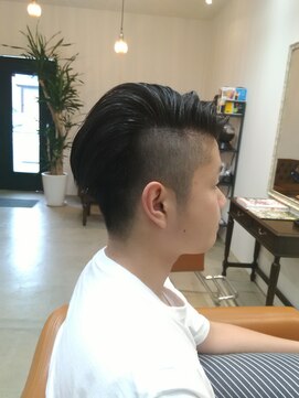 ヘア トリム(hair TRIM) モヒ系ツーブロックカット